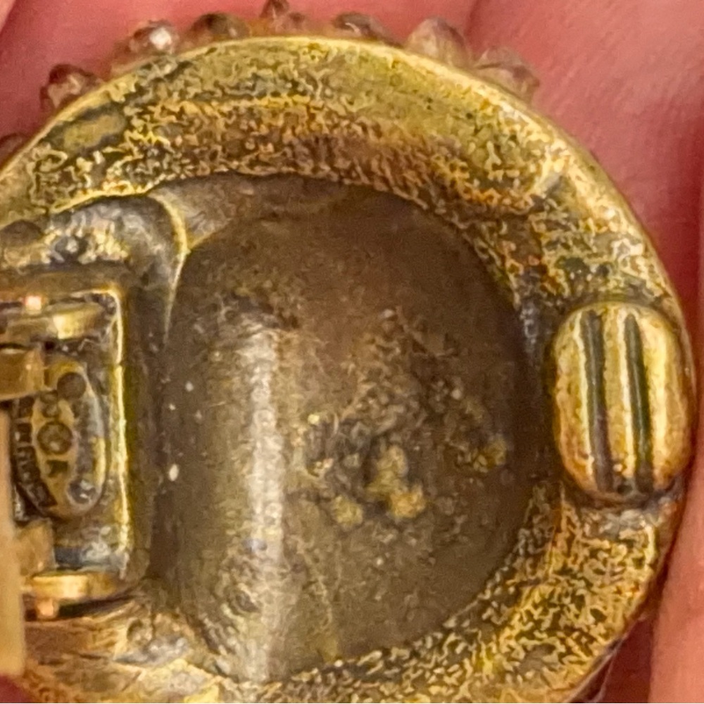 CHANEL Vintage CC Natural Sea Pearls and Gripoix Clip On Earrings - Picture 7 of 9